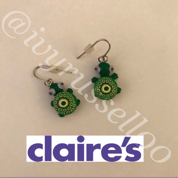 Claire’s Turtle Earrings - Picture 1 of 3